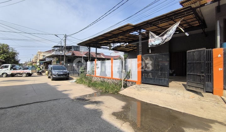 Affordable House Suitable for Business Near Family Harapan Indah Market 2