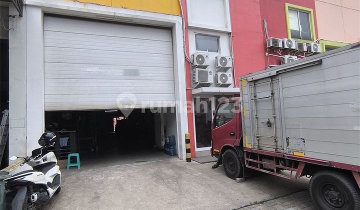 3-Storey Attached Warehouse Fully Renovated Green Sedayu Bizpark Cakung 3-Storey Attached Warehouse Fully Renovated Green Sedayu Bizpark Cakung