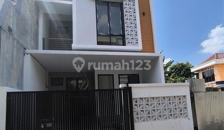 Rumah Baru Murah 3 Lantai Siap Huni Pondok Bambu Jakarta Timur