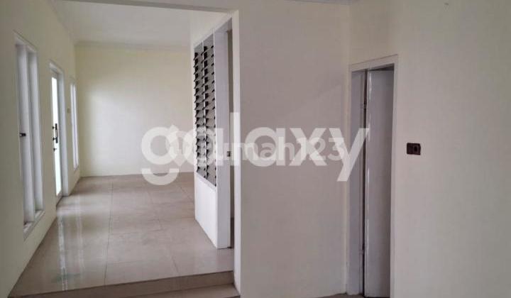 House in Good Condition in Darmo Harapan Indah 2