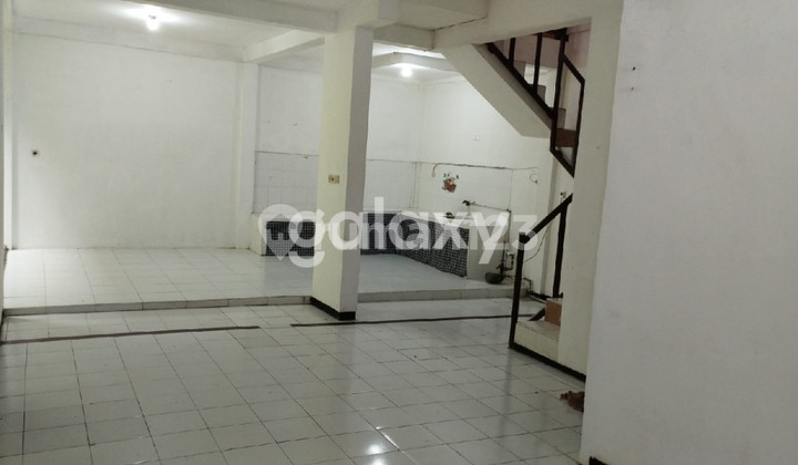 1.5 Story House in West Klampis Semolo