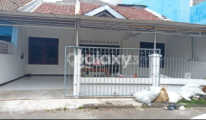 1.5 Story House in West Klampis Semolo