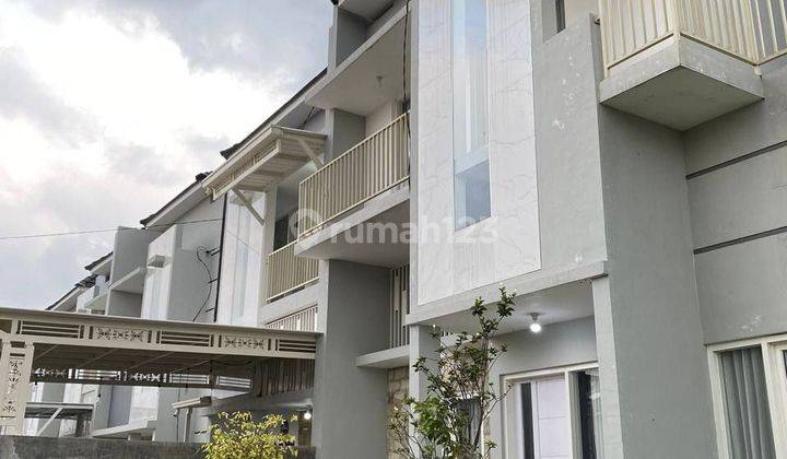 Rumah 2 lantai modern minimalis lokasi strategis poros jalan karangploso malang 2