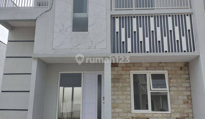 Rumah modern 2 lantai lokasi strategis poros jalan raya karangploso malang  2