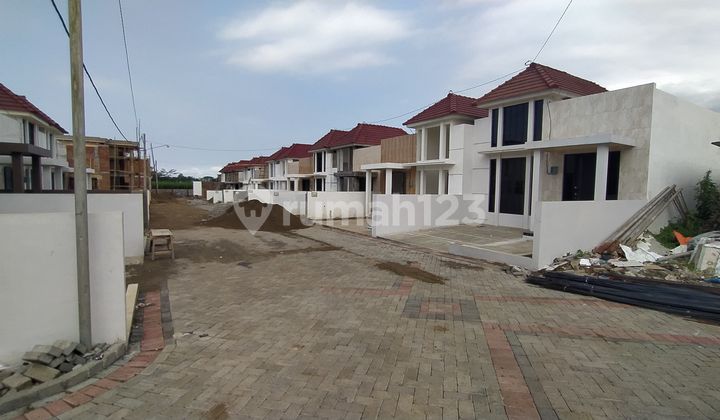 Minimalist Modern House Strategically Located on Zero West Ring Road Kepanjen 2