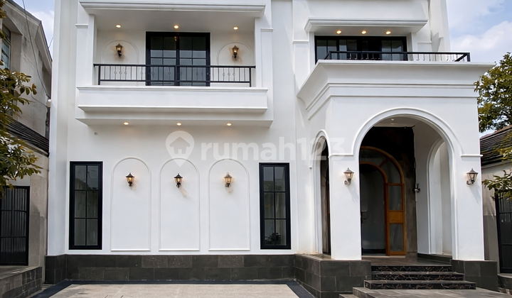 Dijual Villa Mewah 2,5 Lantai Kota Batu, 4 Kamar, Rooftop Eksklusif Dijual Villa Mewah 2,5 Lantai Kota Batu, 4 Kamar, Rooftop Eksklusif