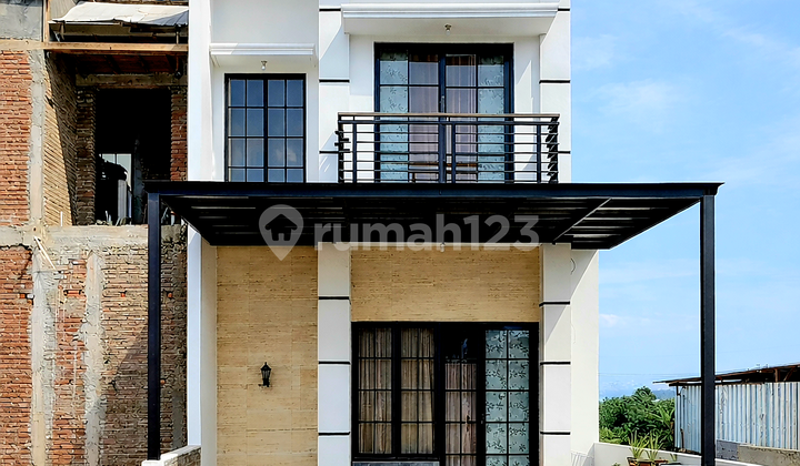 Rumah Villa 2 Lantai Depan Wisata Petik Jeruk Karangploso