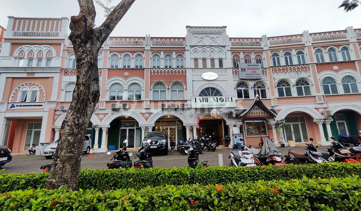 FOR RENT: 3-STORY SHOPHOUSE ALICANTE Gading Serpong, Tangerang.