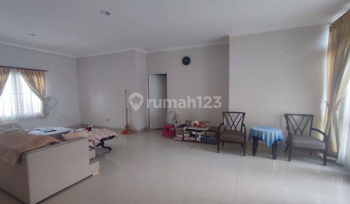 Rumah 2 Lantai Bagus Semi Furnished SHM di Perumahan Kota Wisata Jakarta Timur 1