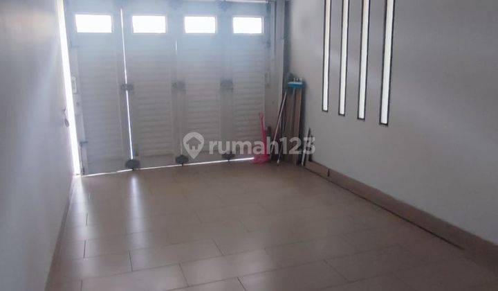 Rumah 2 Lantai Bagus Semi Furnished SHM di Perumahan Kota Wisata Jakarta Timur 2