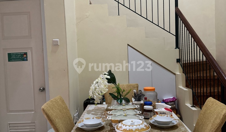 Rumah Bebas Banjir Rapih Siap Huni Kamar 3+1 di Raffleshills Jakarta Timur 2