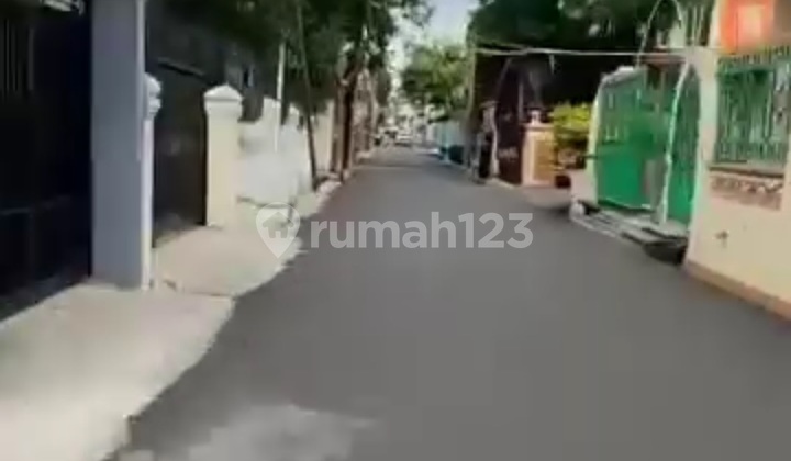 Rumah Tingkat Dua Akses Mobil Dekat Fasilitas Umum di Plumpang Jakarta Utara 2