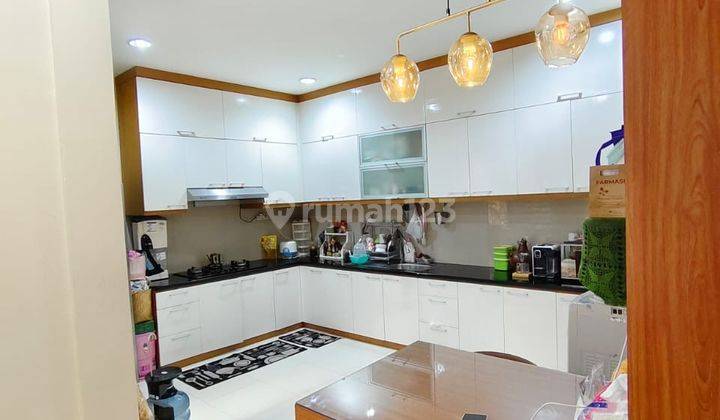 Rumah 2 Lantai Bagus Furnished SHM di Raffleshills Jakarta Timur 2