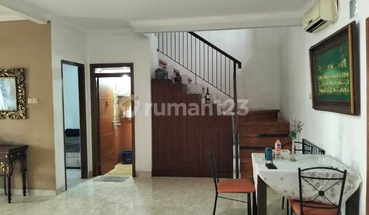 Rumah Disewa Full Furnished Dekat LRT di Raffleshills Jakarta Timur 2