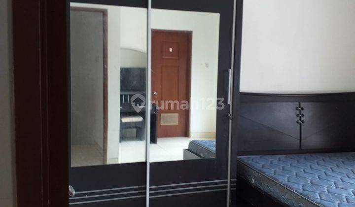 Rumah Kontrakan Bagus Semi Furnished Dua Lantai di Raffleshills Jakarta Timur 2