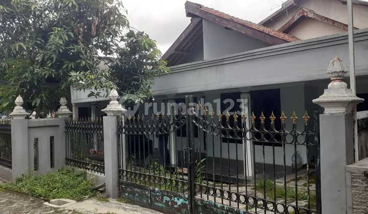 minimalist house on godean street near the school of land
