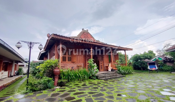 Villa dengan Kolam Renang dan View Merapi di Jl Kaliurang KM 16