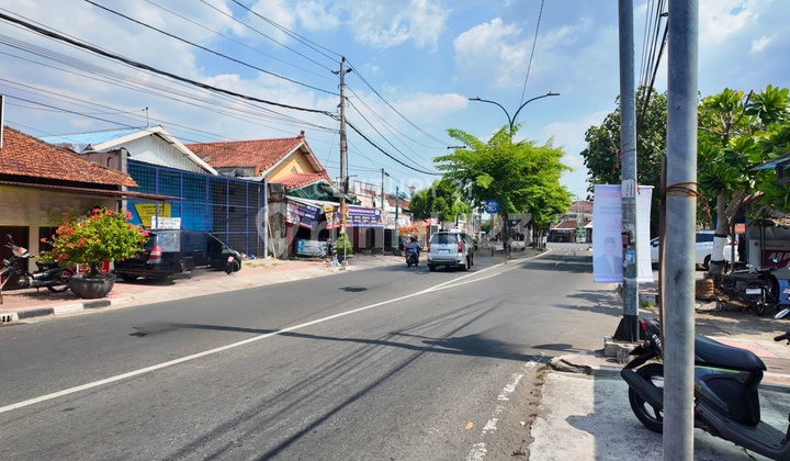 Strategic Shop House for Rent for Business on Suryowijayan Street, Jogja City 2