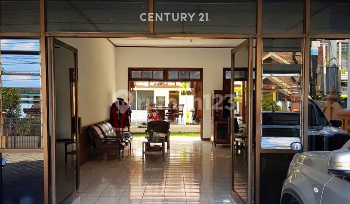 Versatile Shop House on Menteri Supeno Street Suitable for All Types of Businesses. Versatile Shop House on Menteri Supeno Street Suitable for All Types of Businesses.