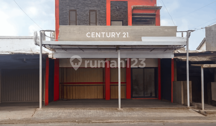 Shop House Near Condongcatur Terminal Suitable for Store