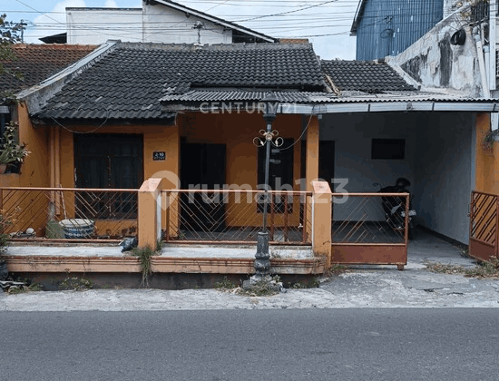 6BR House in Wedomartani Housing Complex Near Campus 6BR House in Wedomartani Housing Complex Near Campus