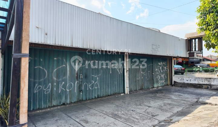 Strategic Shop House for Rent for Business on Suryowijayan Street, Jogja City Strategic Shop House for Rent for Business on Suryowijayan Street, Jogja City