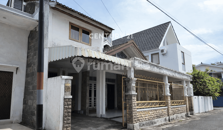 Rumah 2 Lantai Dalam Perumahan Dekat Kampus Uii Jalan Kaliurang