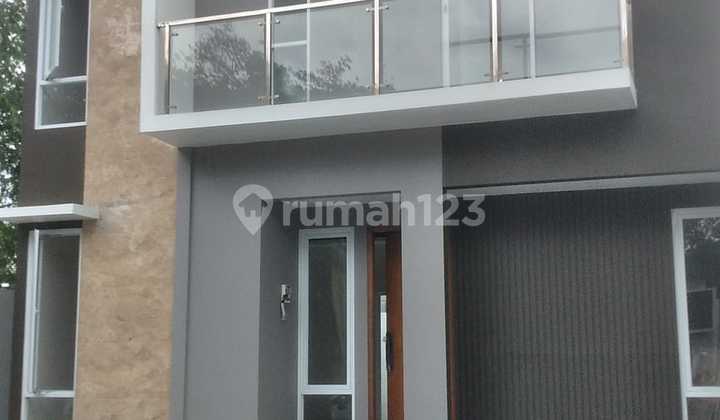 Rumah 2 lantai unik one gate syistem dekat uii