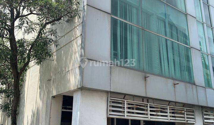 Ruko Komplek Apartemen Belmont Di Jl. Lapangan Bola 1