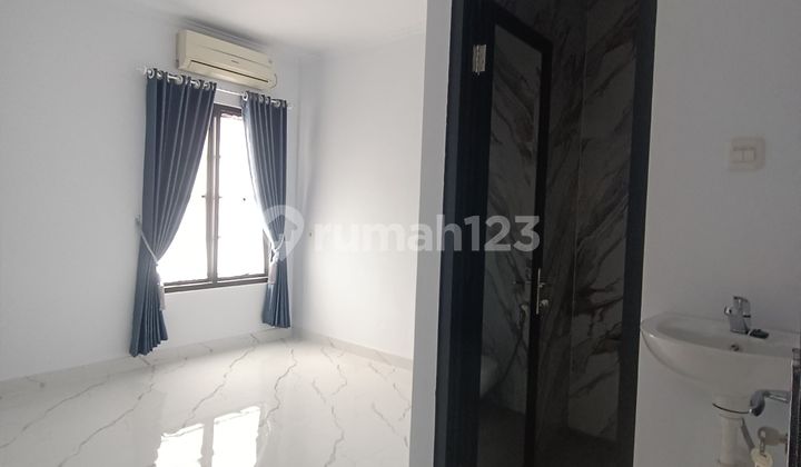 Rumah Megah 2,5 Lantaibharga Murah di Samping Tol Cijago Akses Super Top