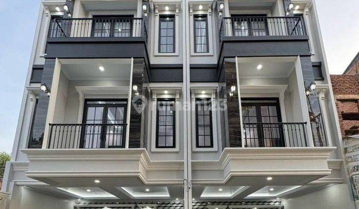 Rumah 3 Lantai American Classic 5 Menit Tol Brigif Jagakarsa Jakarta Selatan 1