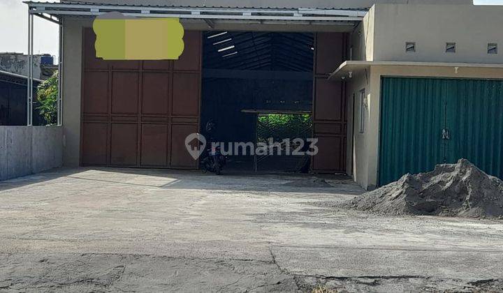 Gudang Akses Tronton Dekat Candi Prambanan Dan Jalan Provinsi 2