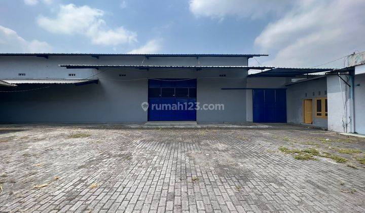 Gudang Akses Kontainer Dekat Ringroad Timur Dan Terminal Giwangan 2