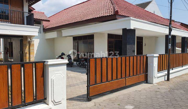 Rumah Besar Dekat Swiss Bel Hotel Dan Kampus Ugm Yogyakarta 1