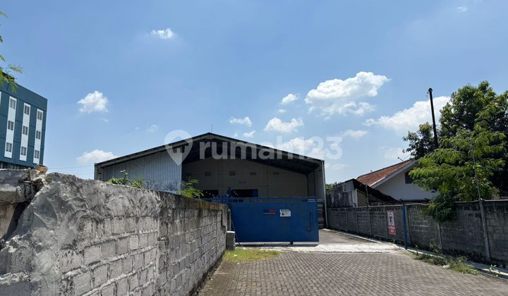 Large Warehouse with Container Access Near City Center and Main Road Large Warehouse with Container Access Near City Center and Main Road