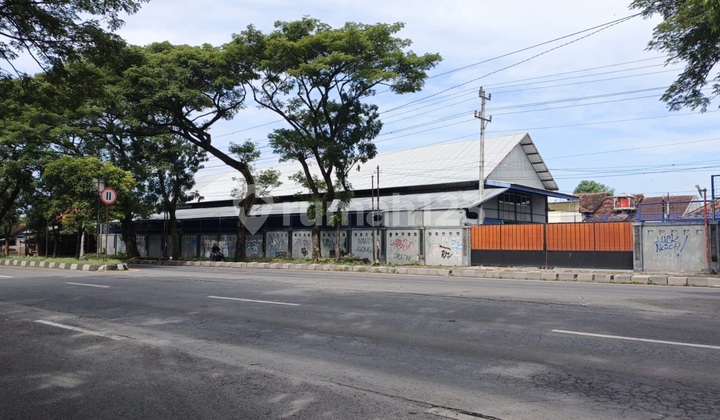 Container Access Warehouse for Tronton Trucks Near South Ringroad Bantul