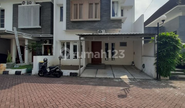 Furnished House in a Housing Complex Near UGM, Sarjito Hospital, and Jogja City Mall