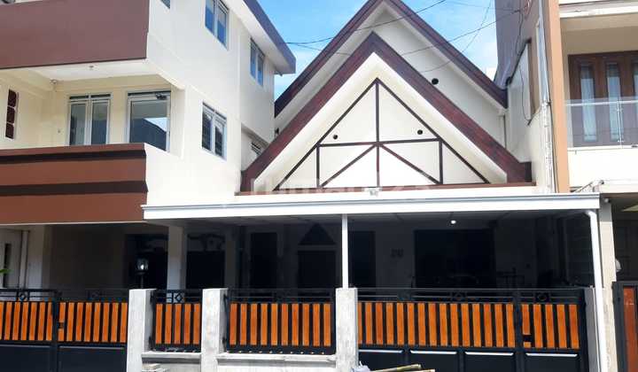 Strategic Large House Near UPN YKPN Campus and Pakuwon Mall Strategic Large House Near UPN YKPN Campus and Pakuwon Mall