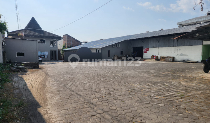 Container Access Warehouse Near Ringroad and Jombor Terminal Jogja Container Access Warehouse Near Ringroad and Jombor Terminal Jogja