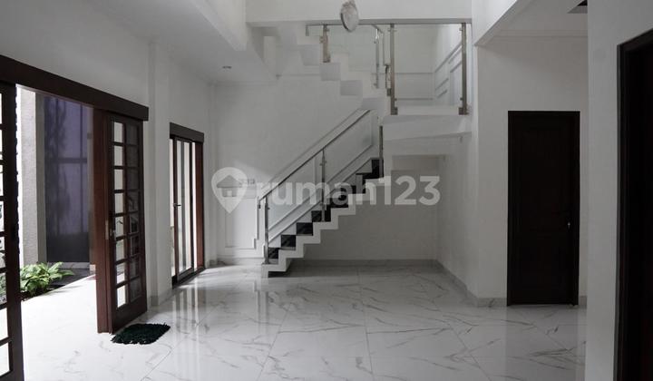 Strategic Luxury House Near Hermina Hospital and Kampung Unriyo Maguwo 2