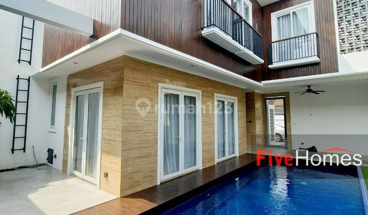 Rumah Baru 2 Lantai Modern Tropical Strategis ada Kolam Renang 1