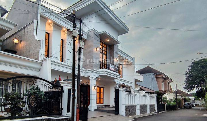 Rumah Baru Desain American Classic 2 Lantai Kebayoran Baru 2