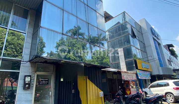 Lebak Bulus 3-Story Shophouse SHM Suitable for Commercial Strategic Location Lebak Bulus 3-Story Shophouse SHM Suitable for Commercial Strategic Location