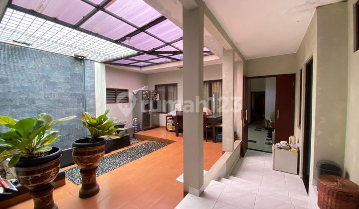 Djuanda Pondok Melati, a spacious 370 square meter house facing the main road and residential complex. 2