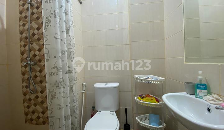 Dave studio apartment, 12th floor, attractive price near UI campus.