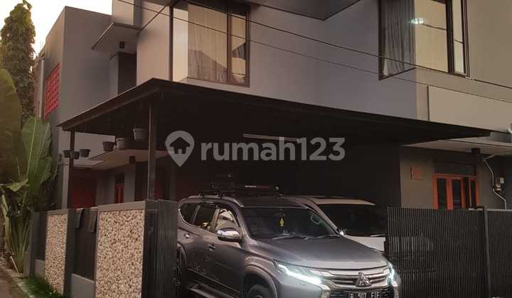 Pamulang villa Dago Kintamani corner house ready to live in a complex.