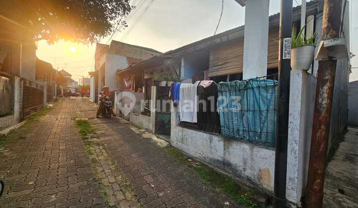 Cinere 3 pintu kontrakan petak, jarak 300m ke cinere raya