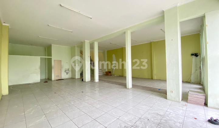 Three-story linked shop house on Margonda Raya, near ITC Depok 2