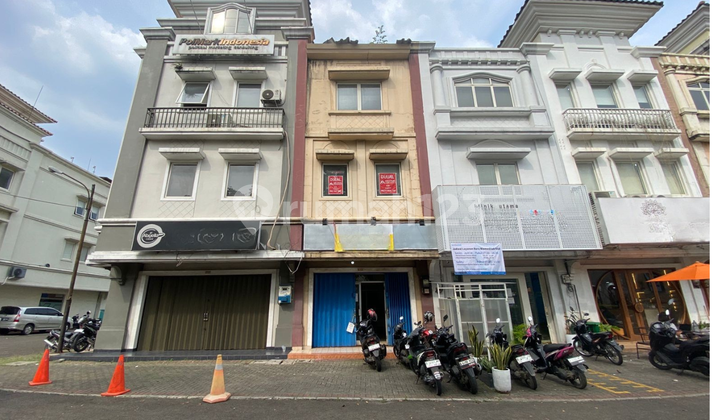 BSD ruko 3 lantai depan pasar modern kondisi rapih BSD ruko 3 lantai depan pasar modern kondisi rapih