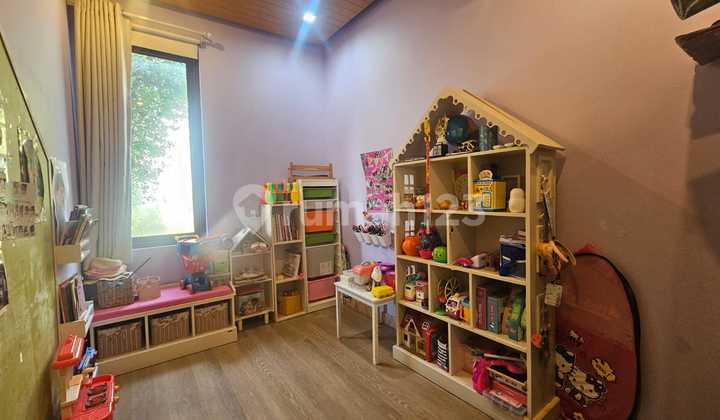 Ampera Kemang 3-story house near T.B. Simatupang, public facilities, swimming pool. 2